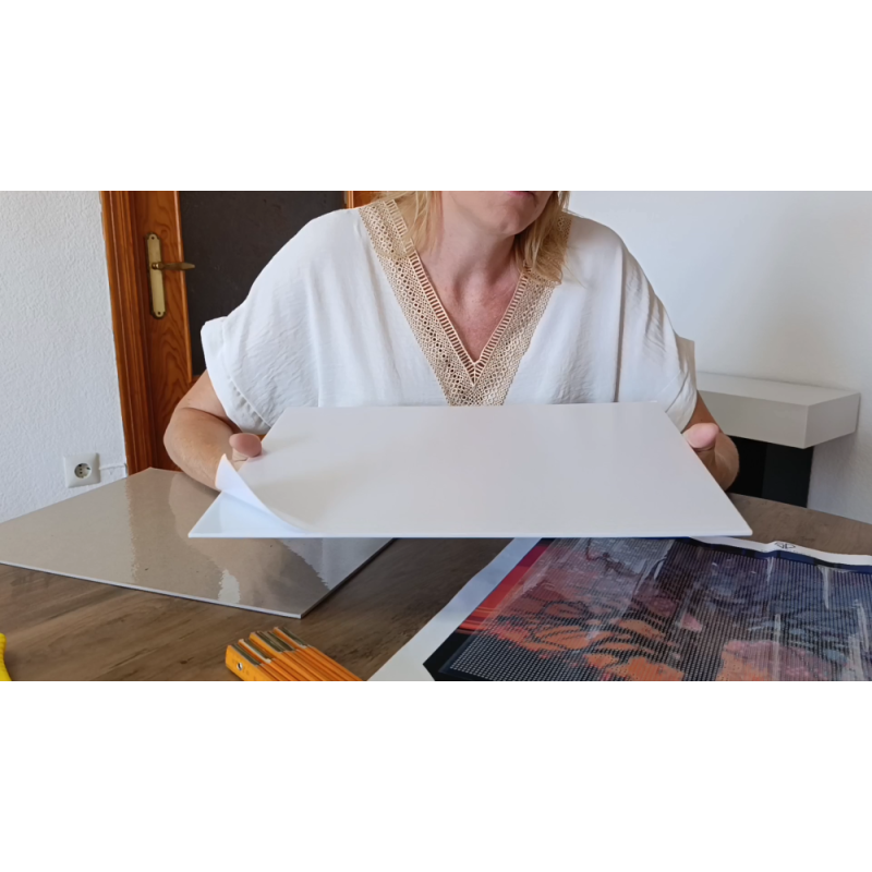 Sådan monterer du den selvklæbende bagplade på dit diamond paint-billede